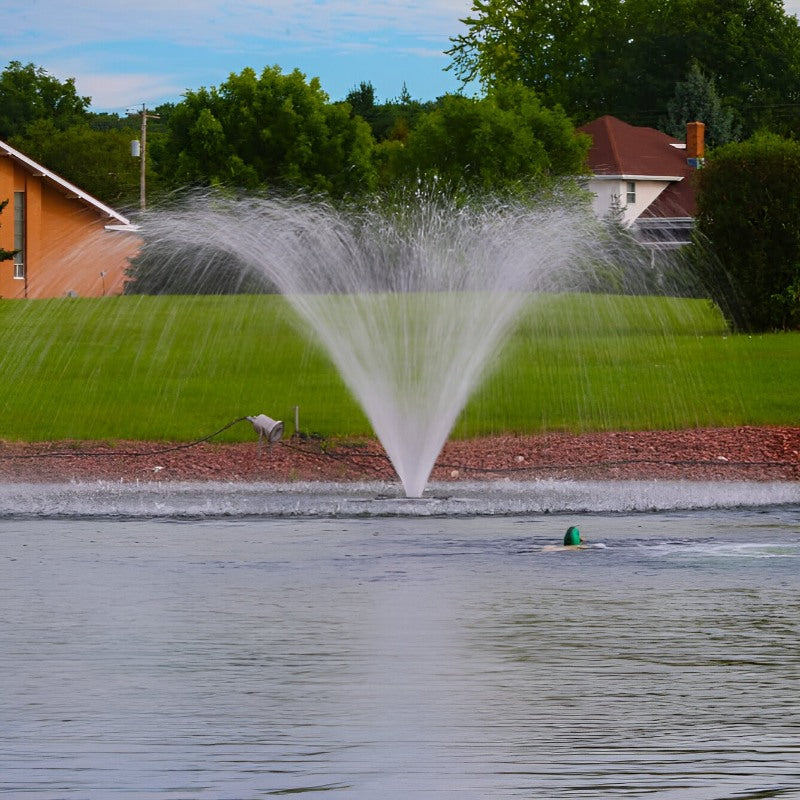 Aquamaster 1/2 HP Masters Decorative Series - Displaying the Lakewood spray pattern on water