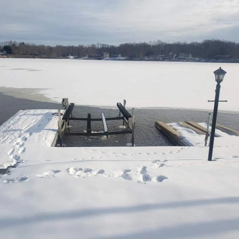 Vanguard Pond Spa Surface Aerator / De-Icer - Dock View with Snow