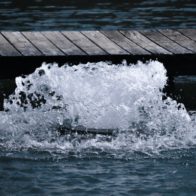 BEARON AQUATICS Powerhouse Surface Aerator - On Water Display Aerating