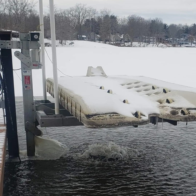 Pond-Spa Surface Aerator / Deicer on Water